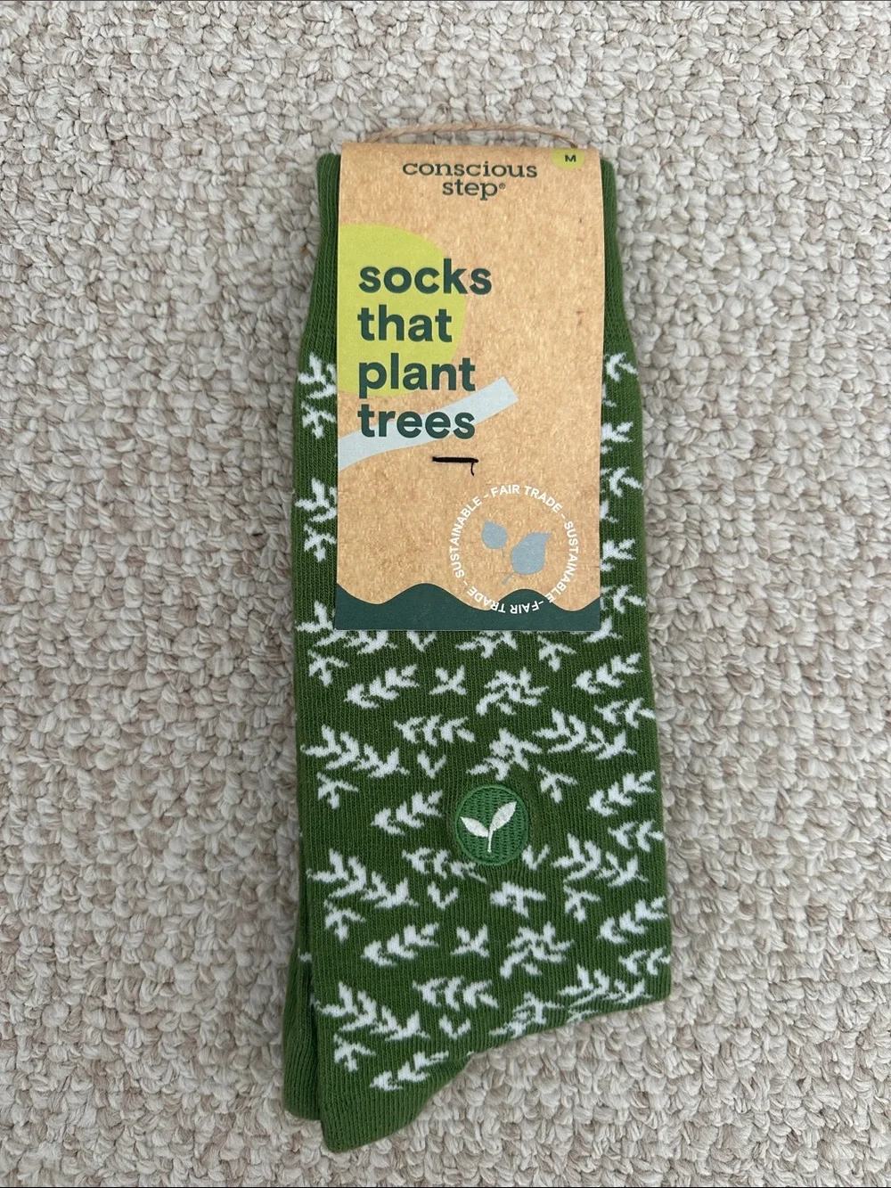 Conscious Step Men’s Green Leaf-Pattern Socks